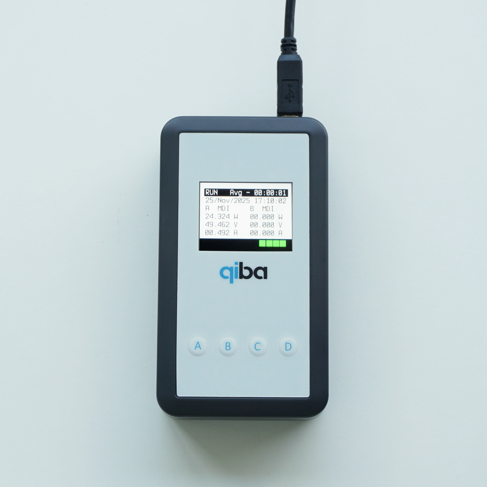 The PoE Meter with its screen on, showind the avarage measurement.